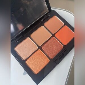 HB FACE EYESHADOW PALETTE